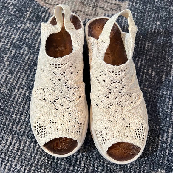 Bzees Shoes - Bzees Women's 10 Surprise almond milk macrame wedge peep toe sandal
